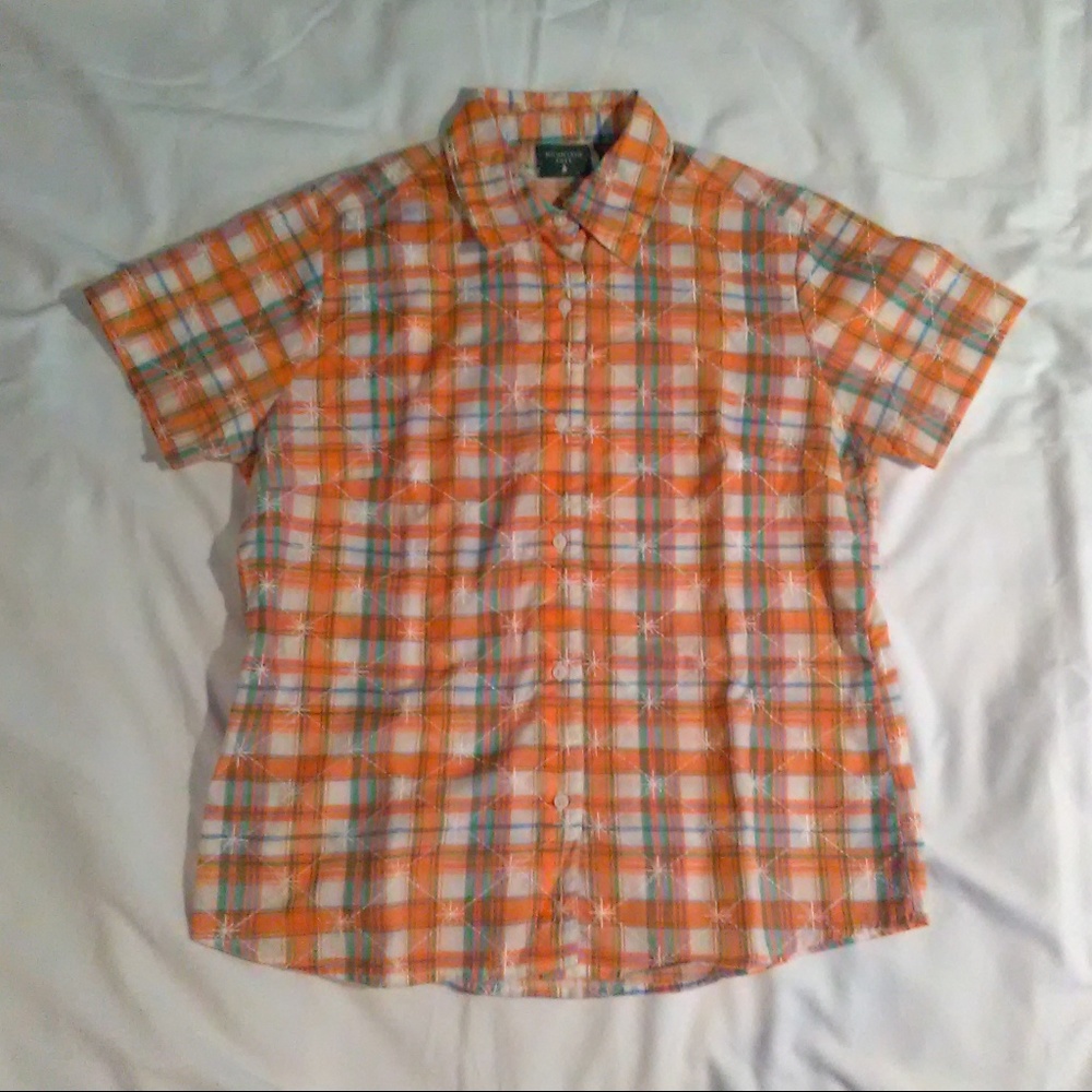 MOUNTAIN LAKE Women's Small button down shirt.